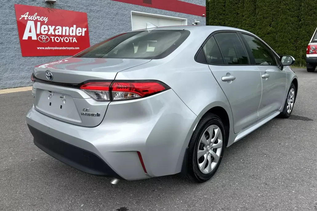 2024 Toyota Corolla Hybrid LE photo 1