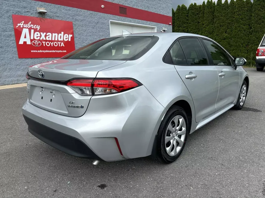 2024 Toyota Corolla Hybrid LE photo 1