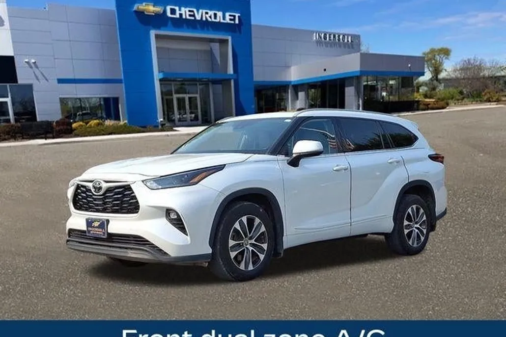 2022 Toyota Highlander XLE photo 1