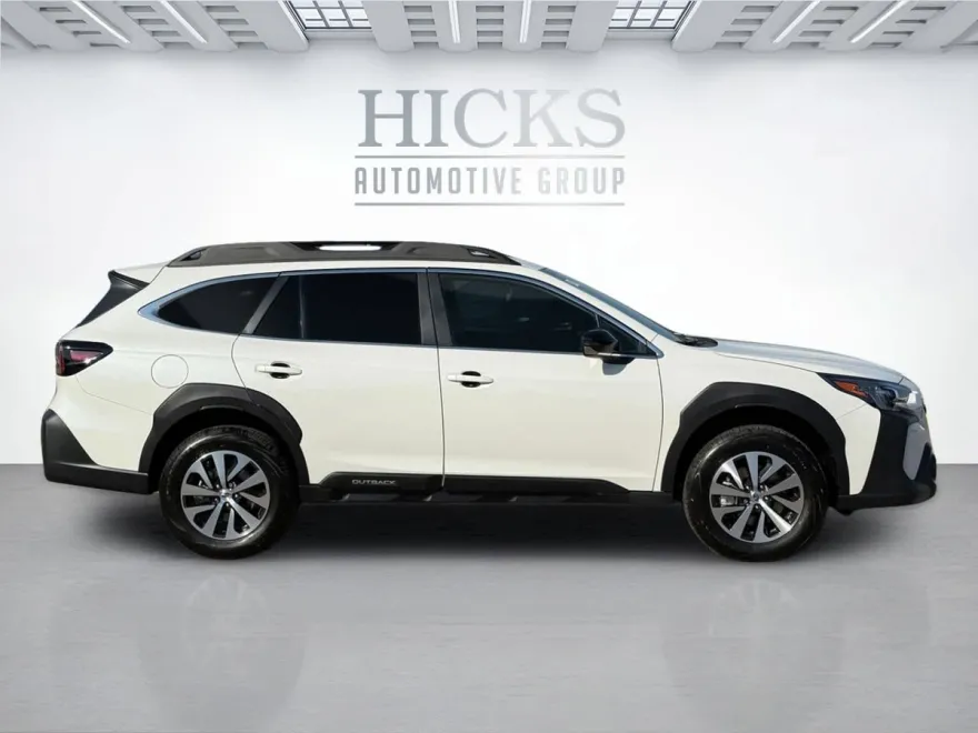 2025 Subaru Outback Premium photo 1