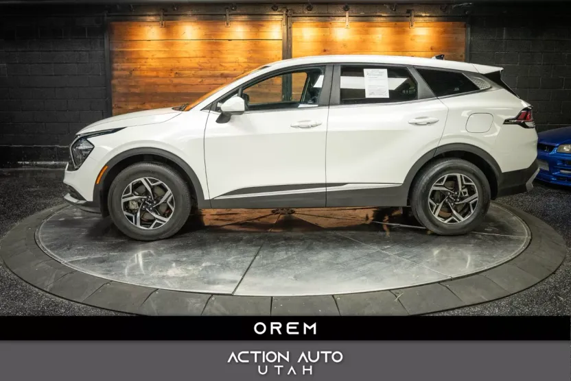 2023 Kia Sportage LX photo 1