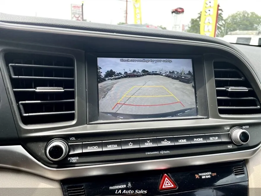 2020 Hyundai Elantra photo 11