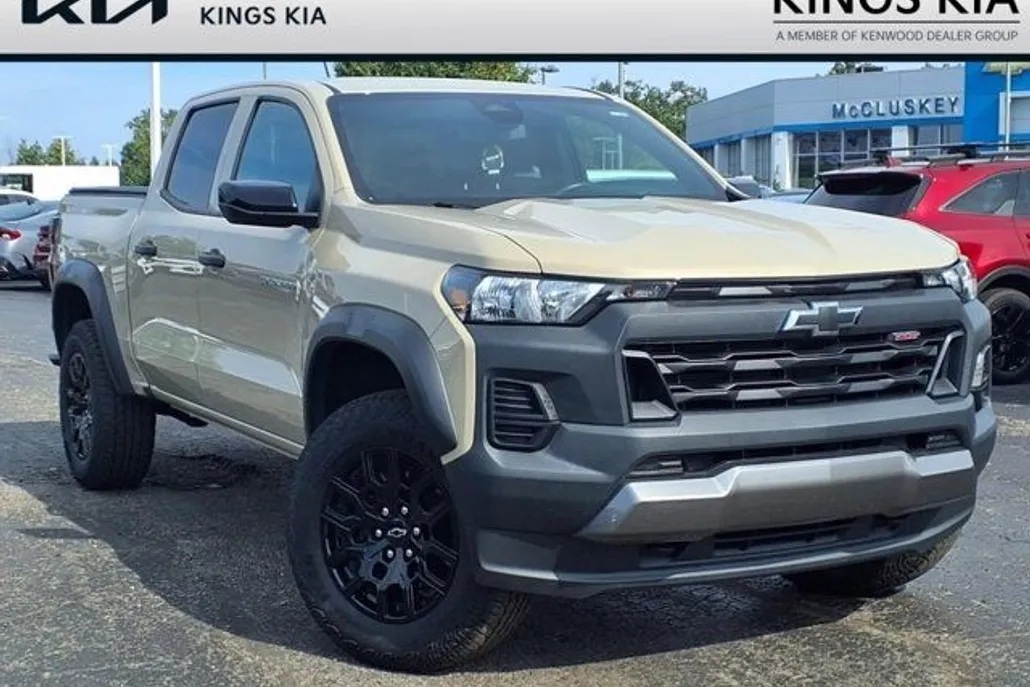 2023 Chevrolet Colorado Trail Boss photo 1