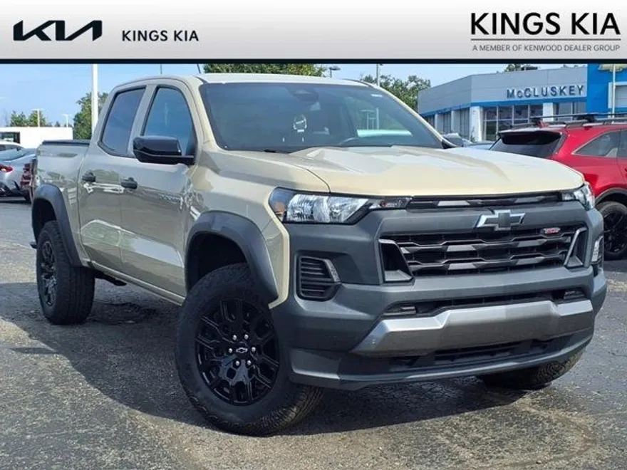 2023 Chevrolet Colorado Trail Boss photo 1