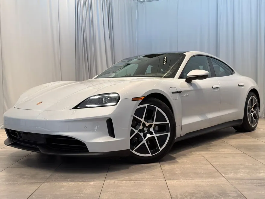 2025 Porsche Taycan photo 1