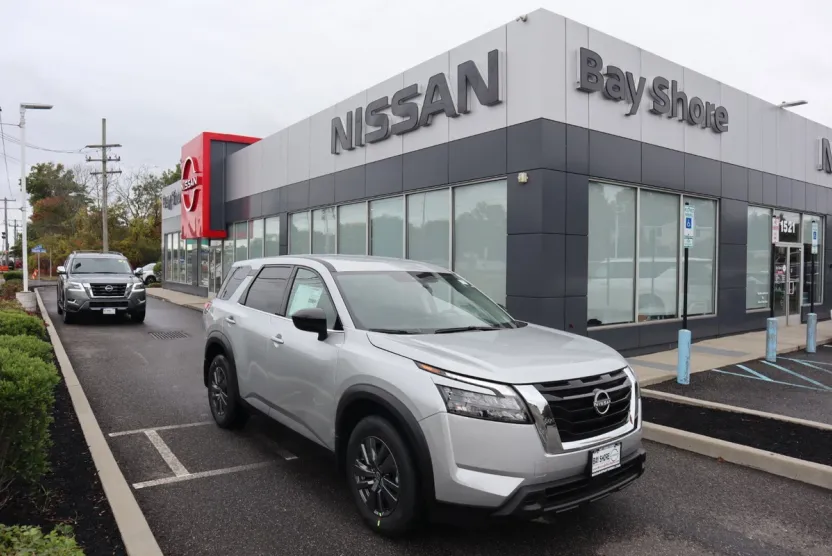 2025 Nissan Pathfinder S photo 1