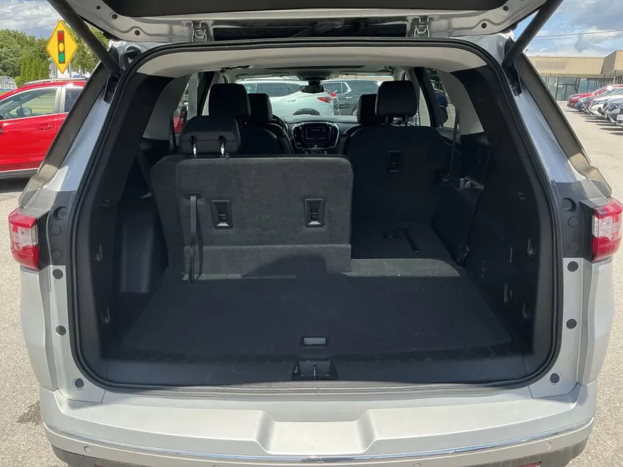 2021 Chevrolet Traverse Premier photo 1
