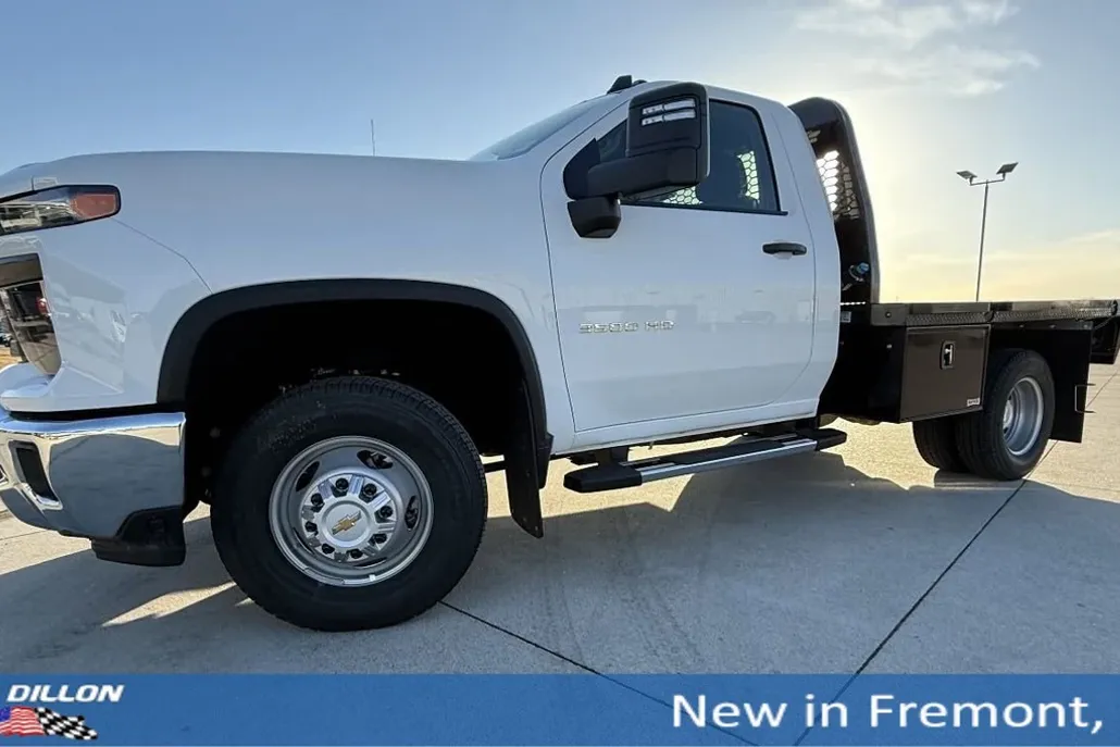 2025 Chevrolet Silverado 3500HD Work Truck photo 1