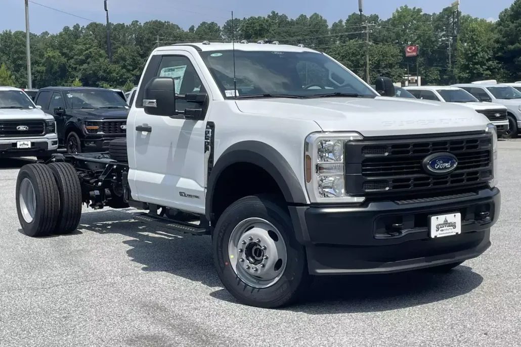 2025 Ford F-600 photo 1