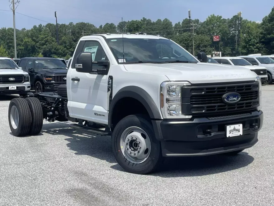 2025 Ford F-600 photo 1