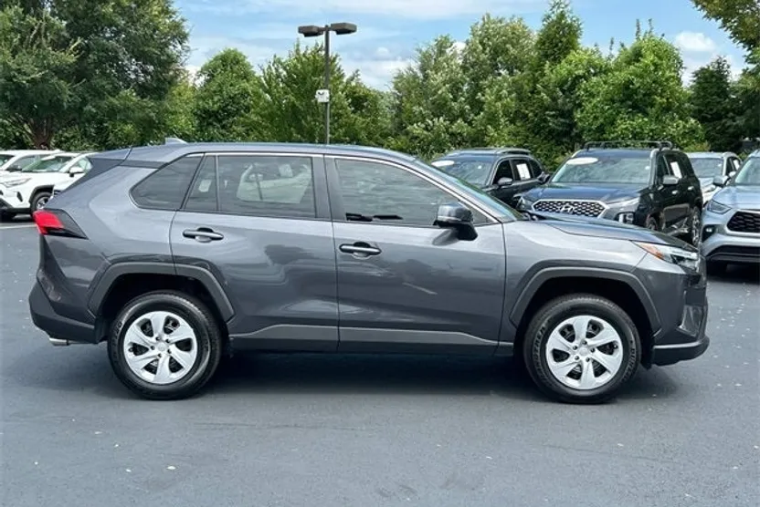 2024 Toyota RAV4 LE photo 1