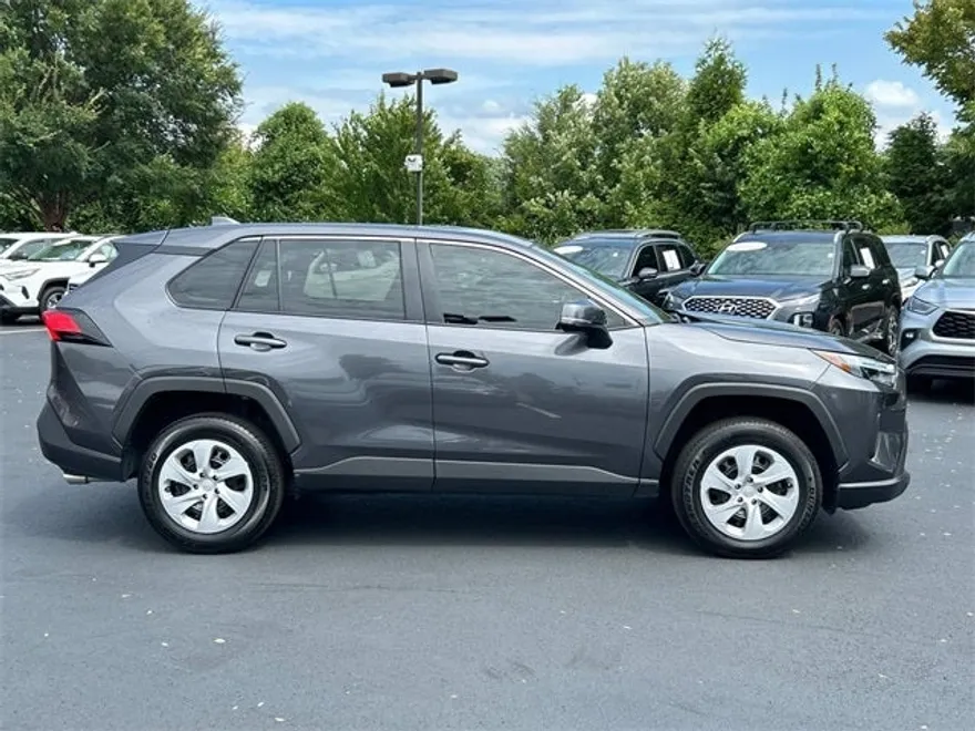 2024 Toyota RAV4 LE photo 1