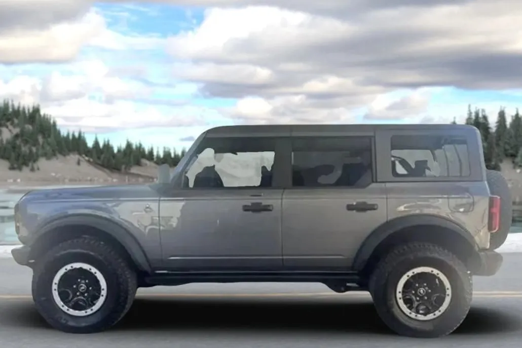 2023 Ford Bronco Black Diamond photo 1