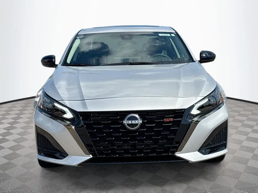 2025 Nissan Altima SR photo 1