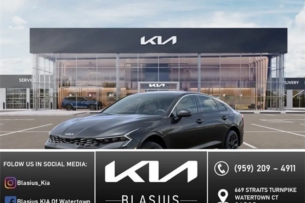 2025 Kia K5 LXS photo 1