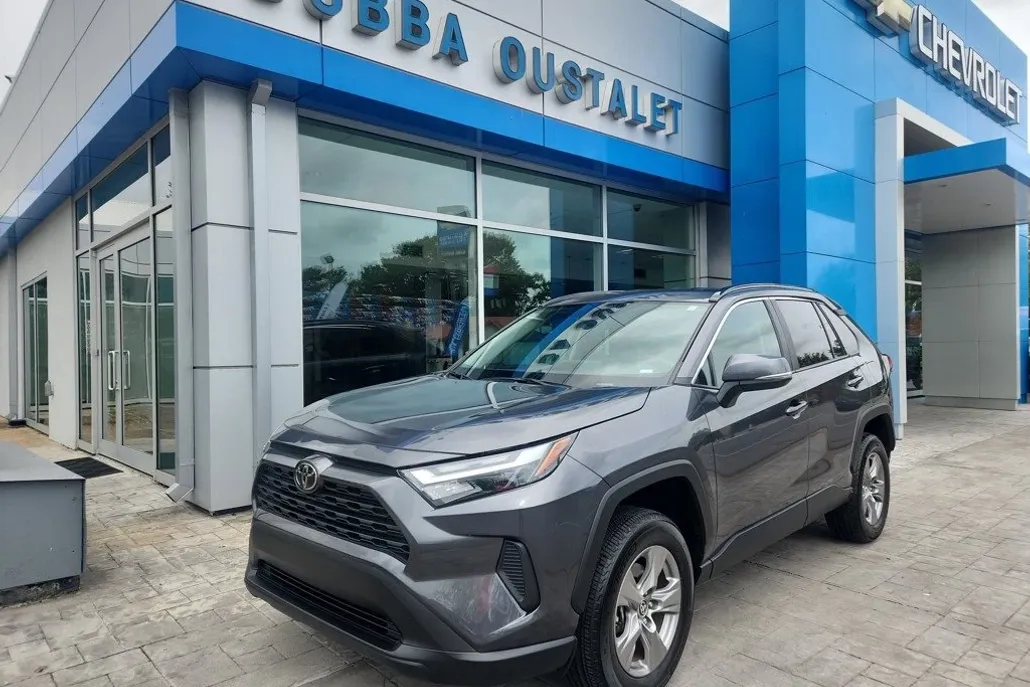 2024 Toyota RAV4 XLE photo 1