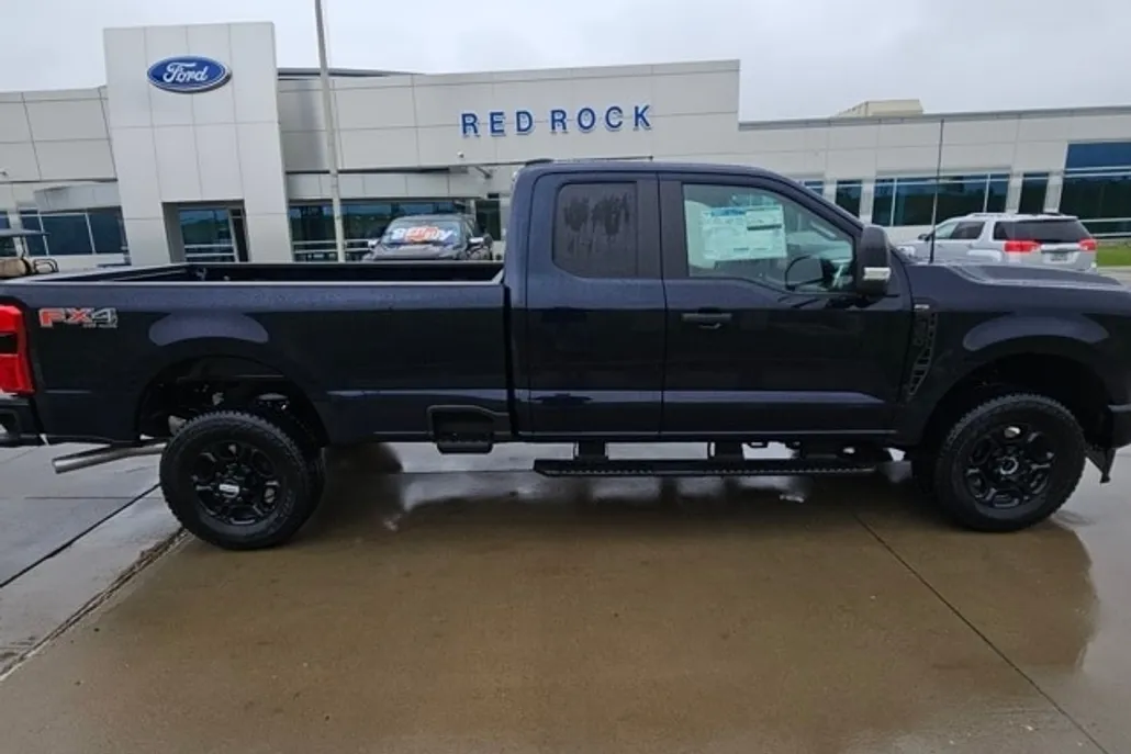 2025 Ford F-350 XL photo 1