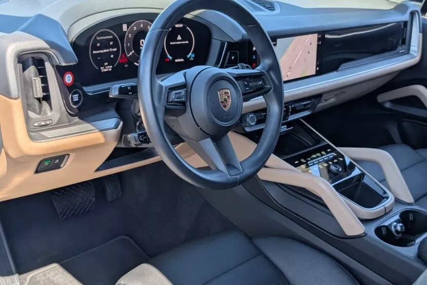2024 Porsche Cayenne photo 1