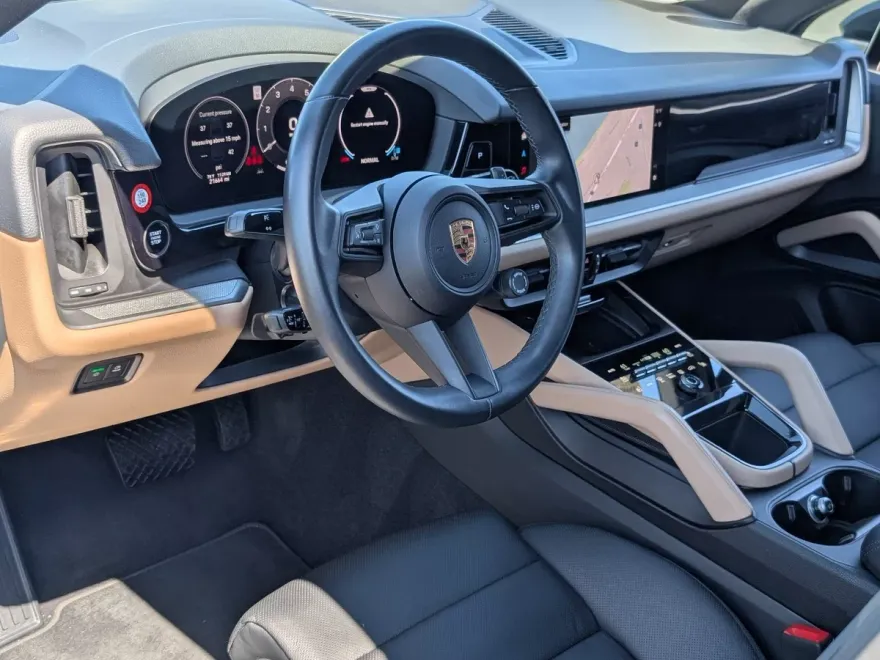 2024 Porsche Cayenne photo 1