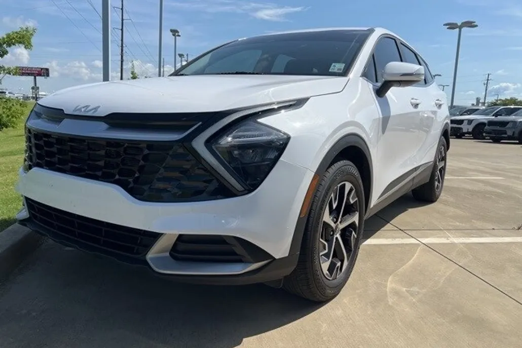 2023 Kia Sportage EX photo 1