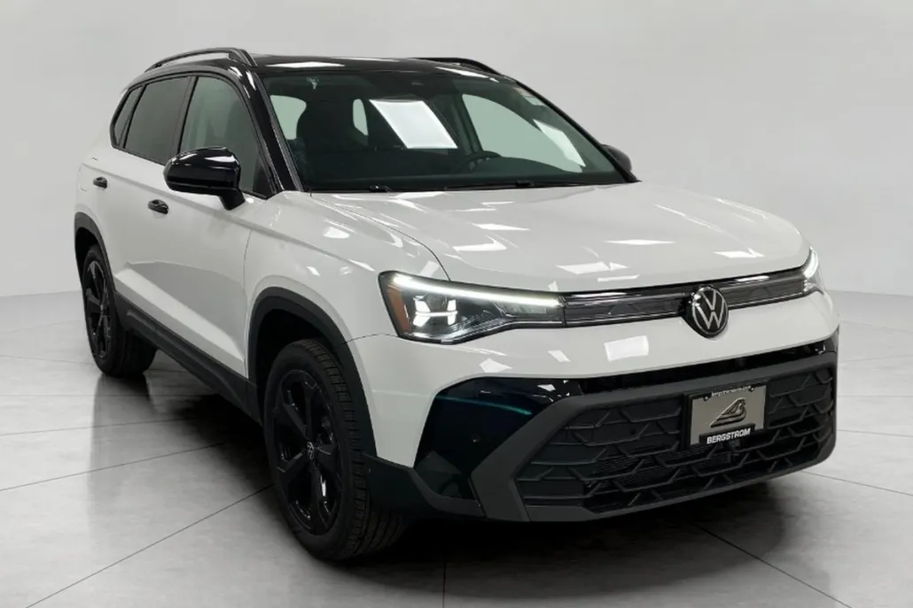 2025 Volkswagen Taos SE photo 1
