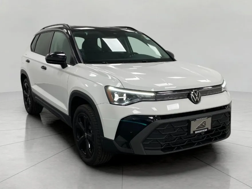 2025 Volkswagen Taos SE photo 1