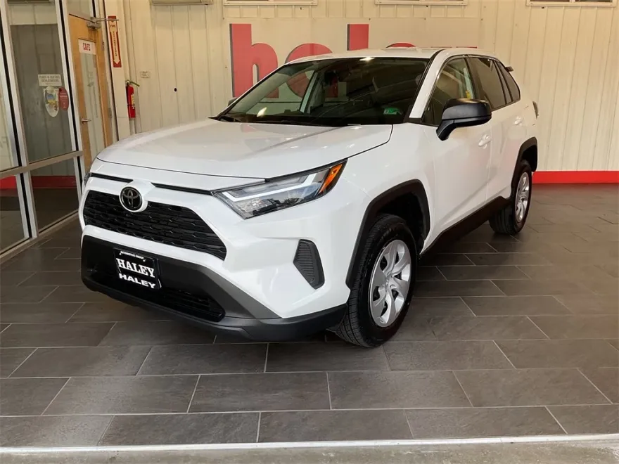 2024 Toyota RAV4 LE photo 1