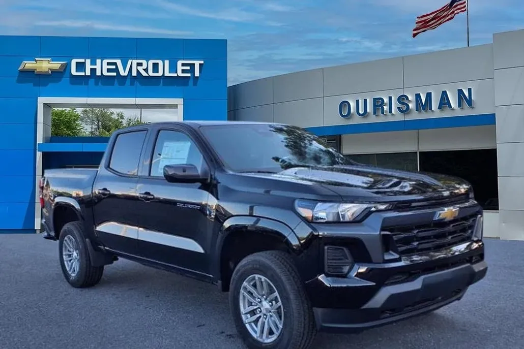 2026 Chevrolet Colorado LT photo 1