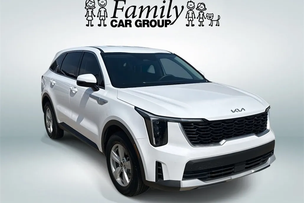 2025 Kia Sorento LX photo 1