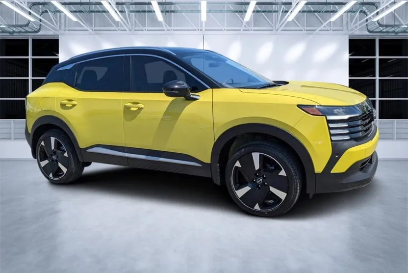2025 Nissan Kicks SR photo 1