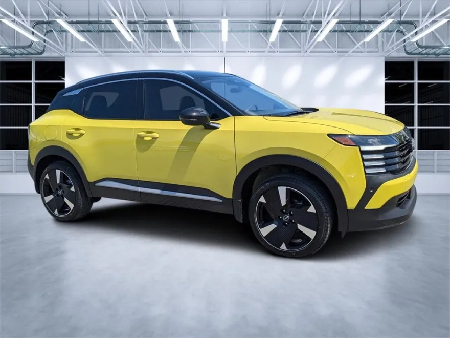 2025 Nissan Kicks SR photo 1