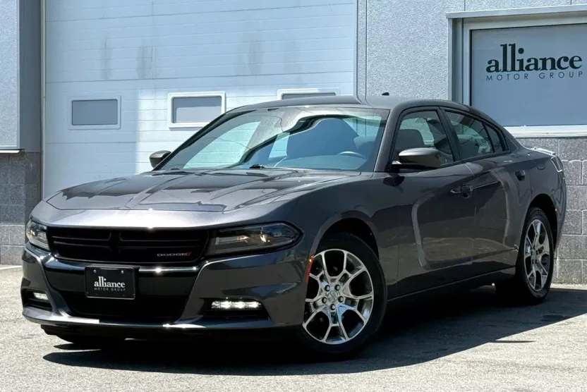 2015 Dodge Charger SXT photo 1