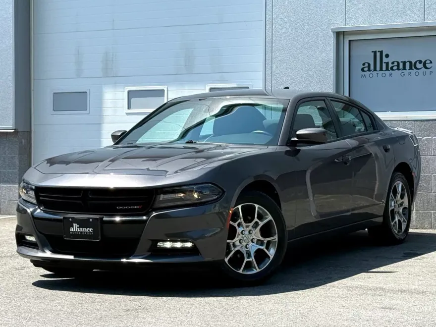 2015 Dodge Charger SXT photo 1