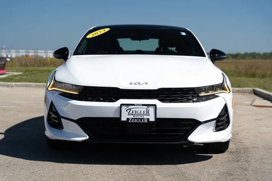 2024 Kia K5 GT-Line photo 1