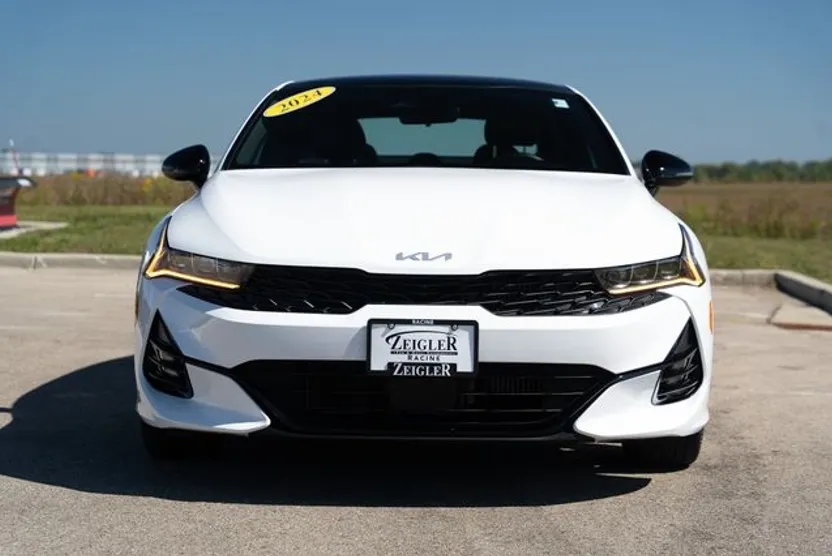 2024 Kia K5 GT-Line photo 1