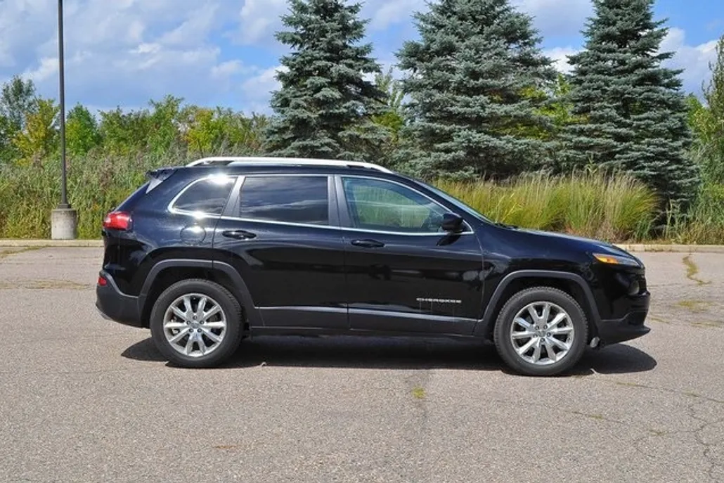 2017 Jeep Cherokee Limited photo 1
