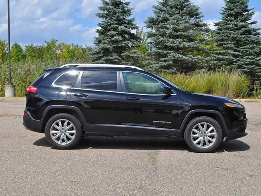 2017 Jeep Cherokee Limited photo 1