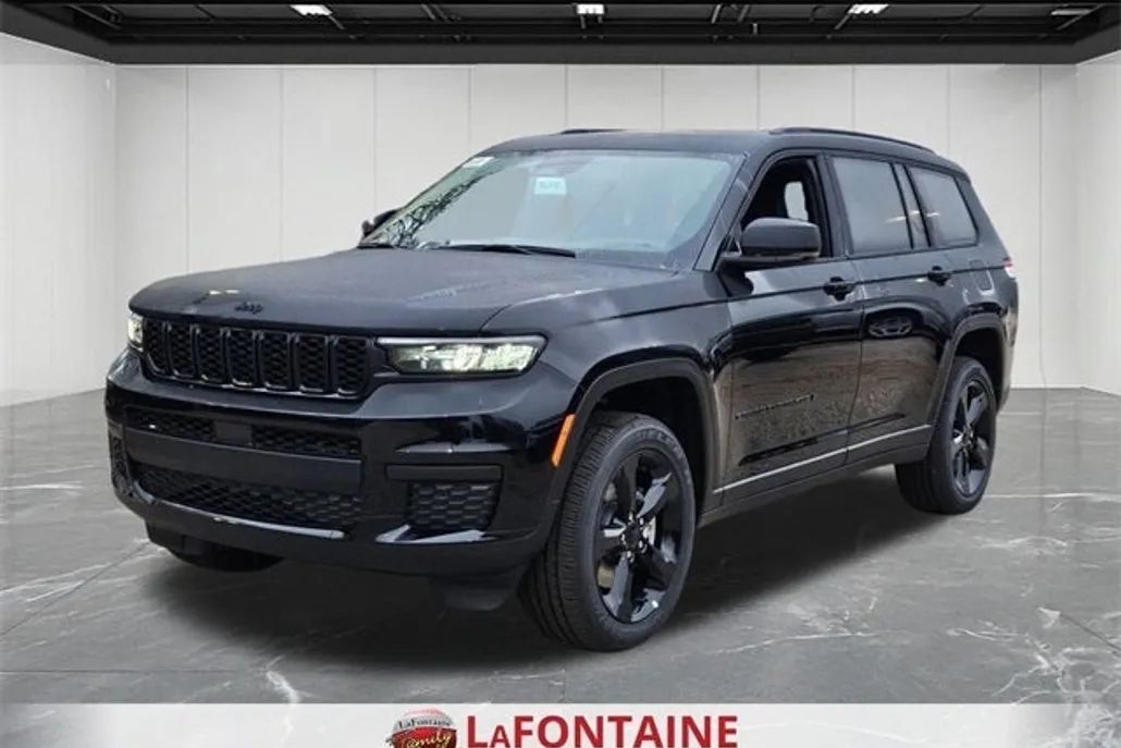 2025 Jeep Grand Cherokee Altitude photo 1