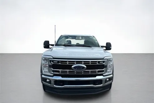 2023 Ford F-550 photo 2