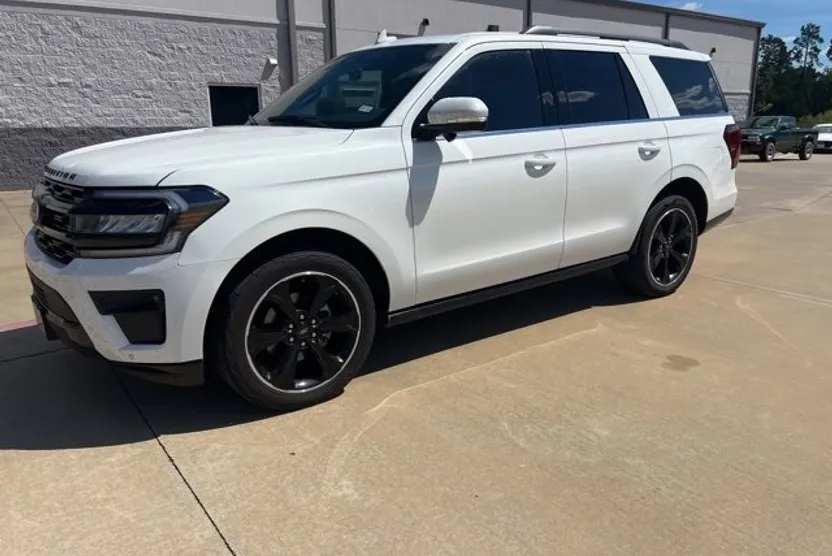 2023 Ford Expedition Limited photo 1