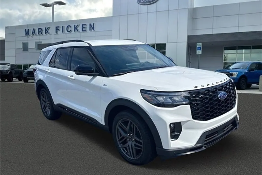 2025 Ford Explorer ST-Line photo 1