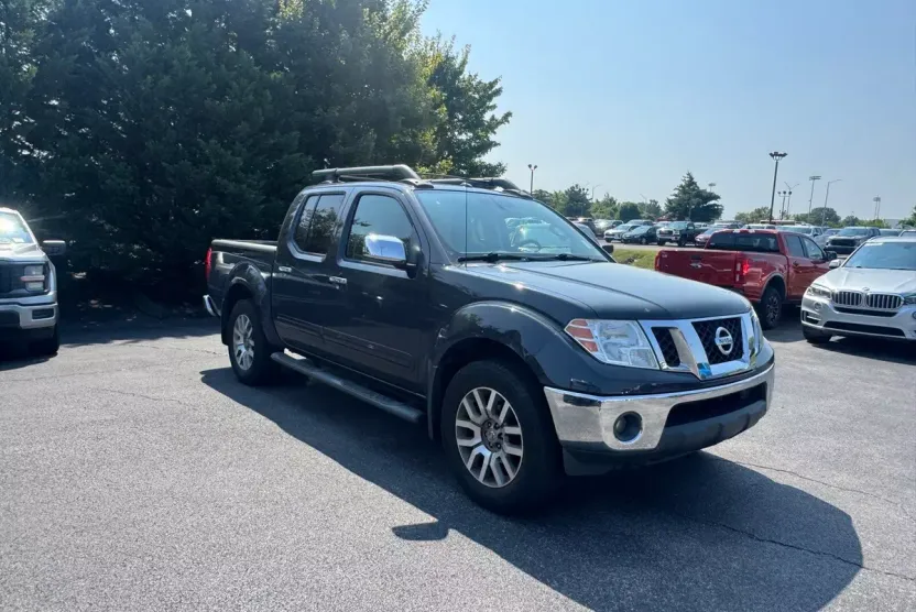 2012 Nissan Frontier SL photo 1