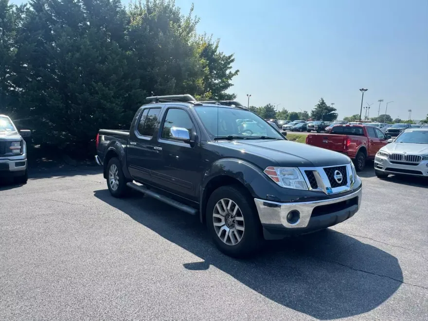2012 Nissan Frontier SL photo 1