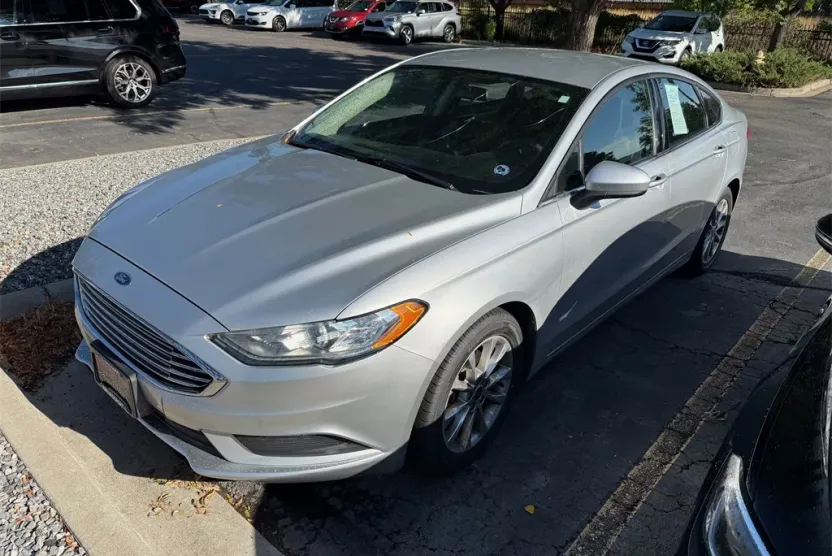 2017 Ford Fusion SE photo 1