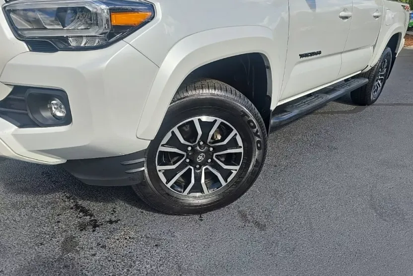2023 Toyota Tacoma TRD Sport photo 1