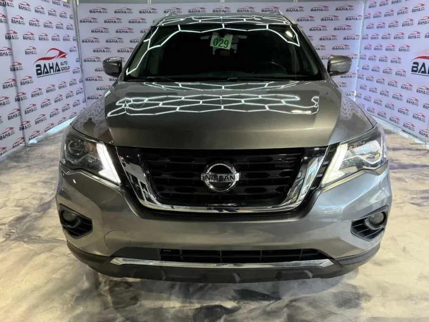 2018 Nissan Pathfinder SV photo 1