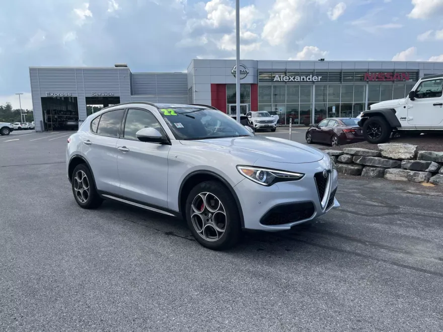 2022 Alfa Romeo Stelvio Ti photo 1