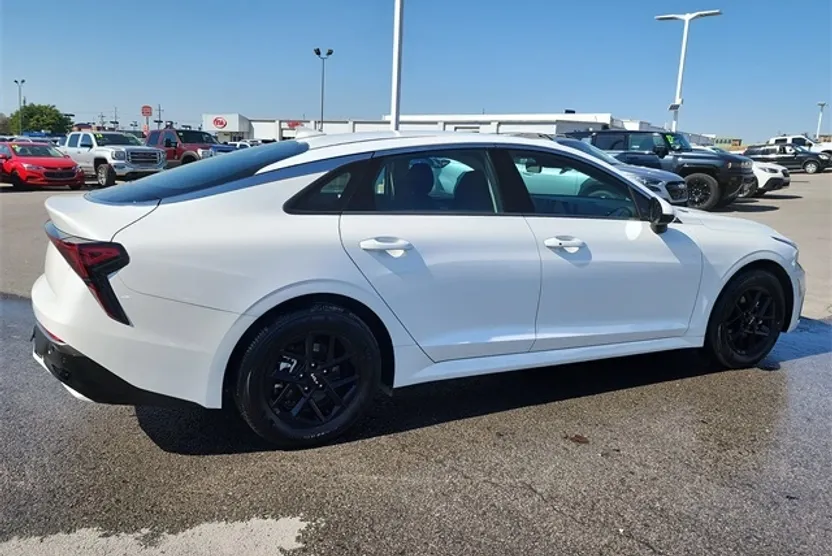 2025 Kia K5 LXS photo 1