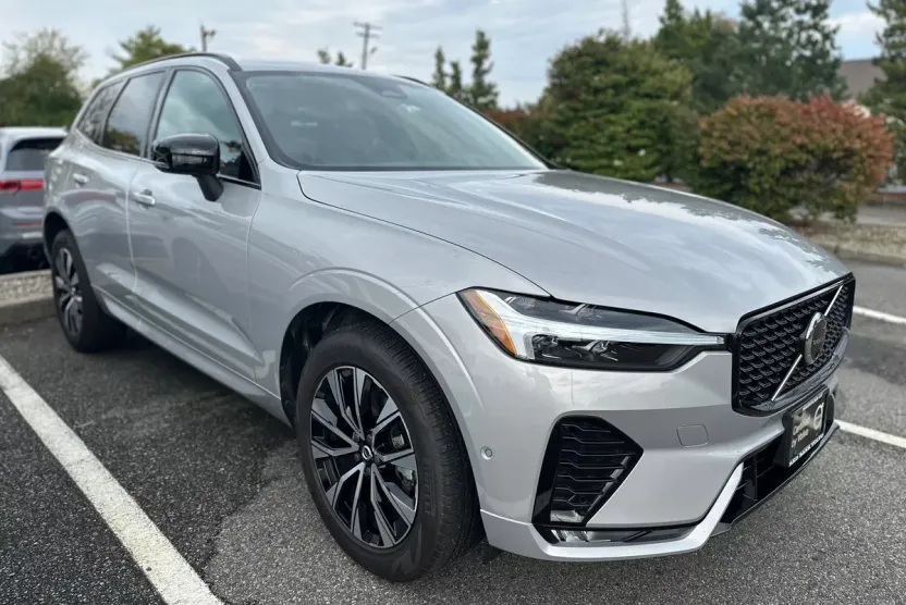 2025 Volvo XC60 B5 Plus photo 1