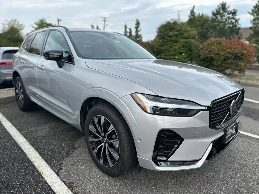 2025 Volvo XC60 B5 Plus photo 1
